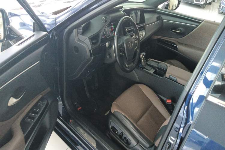 Used Lexus ES 2021 260 Excellence Edition
