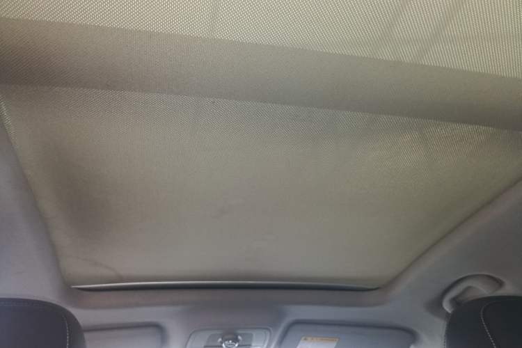 Used Roewe RX5 2016 20T Two-Wheel Drive Automatic Internet Smart Edition
