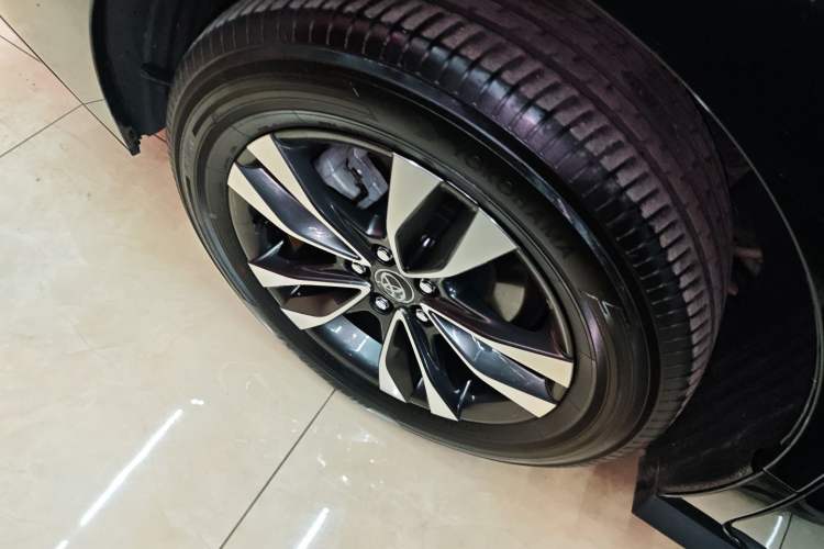 Used Toyota Granvia 2023 2.5L Hybrid Luxury Edition