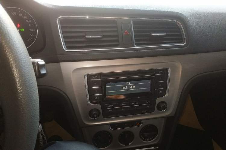 Used Volkswagen Lavida 2013 Restyled Classic 1.6L Automatic Comfort Edition
