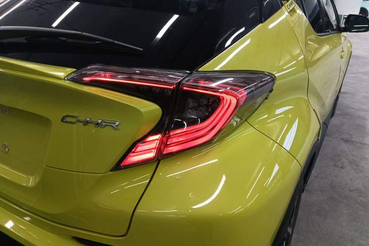 Used Toyota C-HR 2018 2.0L Luxury Sunroof Version China V Emission Standard