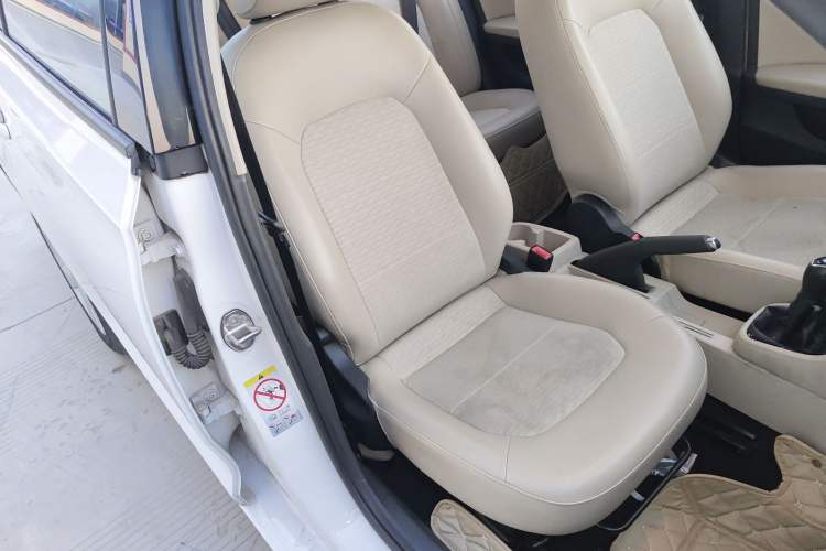 Used Skoda Rapid 2015 1.6L Manual Smart Selection Model
