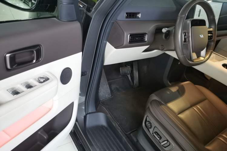 Used Li Auto MEGA 2024 Ultra Model
