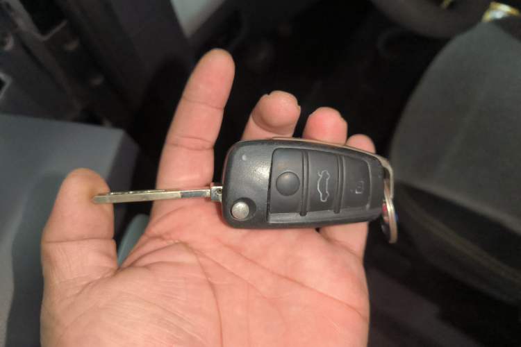 Used Chery QQ Ice Cream 2022 120km Conical Shape Lithium Iron Phosphate