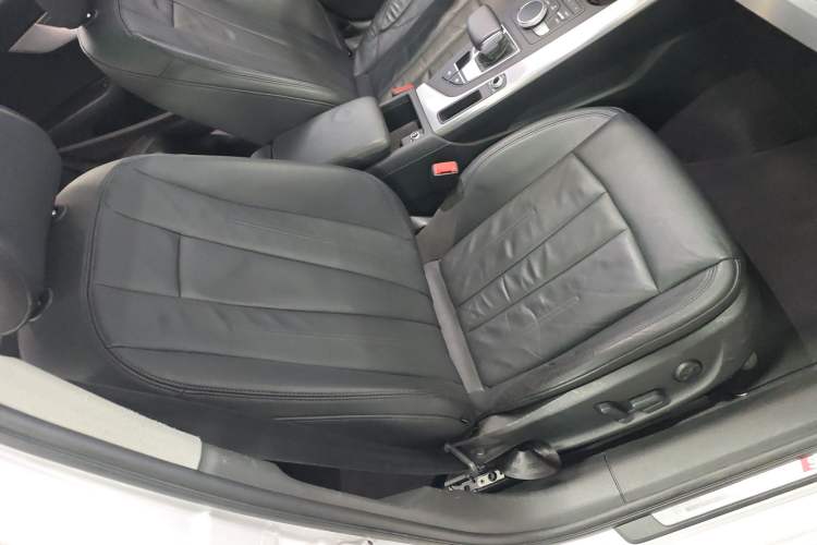 Used Audi A4L 2018 30th Anniversary Edition 40 TFSI Fashion Model
