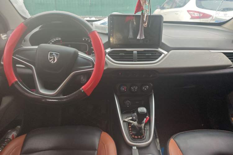 Used Baojun 510 2017 1.5L manual Comfort trim
