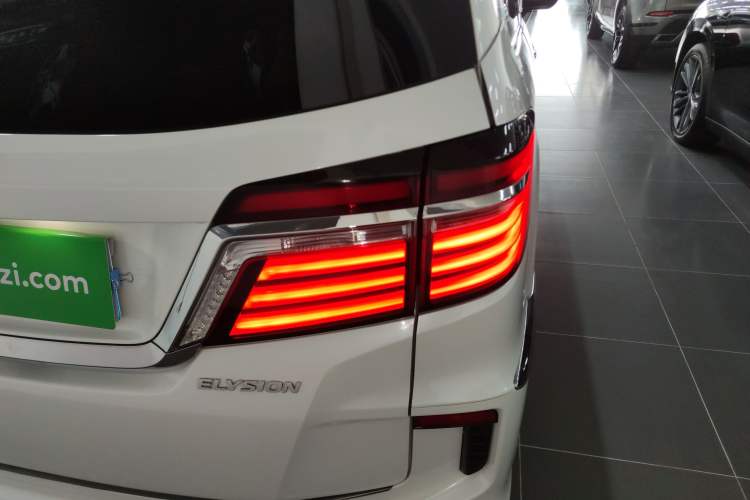 Used Honda Elysion 2016 2.4L Classic Edition
