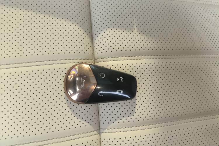 Used VOYAH Dream 2025 PHEV Four-Wheel Drive Prestige Kunpeng Edition