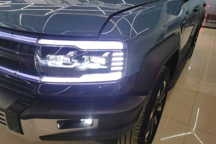 Used  Leopard 5 2023 Navigator Edition
