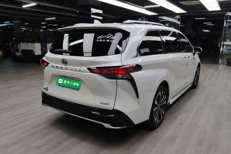 Used Toyota Granvia 2023 2.5L Hybrid Prestige PLUS Edition