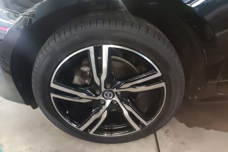 Used Volvo XC60 2017 T5 AWD Personalized Sport Upgrade Edition
