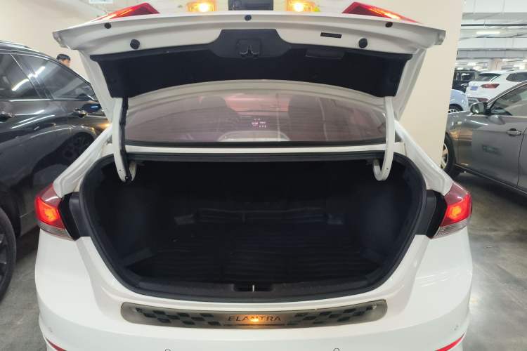 Used Hyundai Elantra 2016 1.6L Automatic ZhiXuan – Elite Version