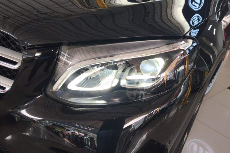 Used Mercedes-Benz GLC 2019 Facelift GLC 260 L 4MATIC Luxury Model
