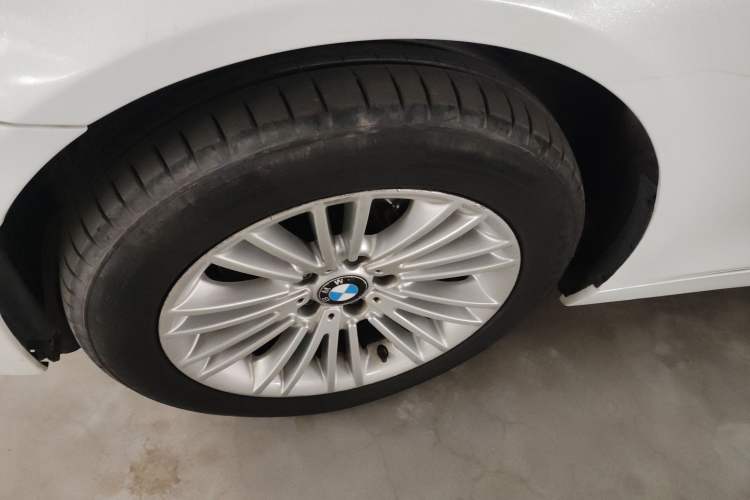 Used BMW 5 Series 2014 525Li Leading Model
