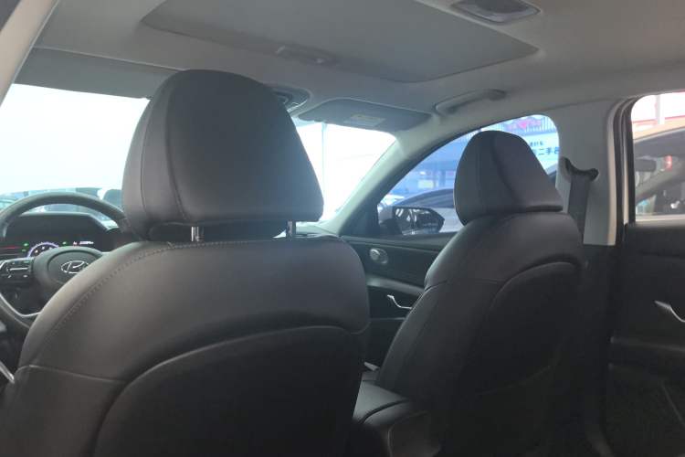 Used Hyundai Elantra 2021 1.5L CVT LUX Prestige Edition