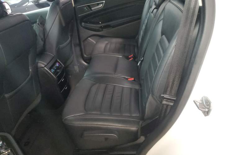 Used Ford Edge 2015 2.0T GTDi Two-Wheel-Drive High-Line Version