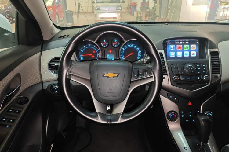 Used Chevrolet Cruze 2013 Hatchback 1.6L Automatic Luxury Model
