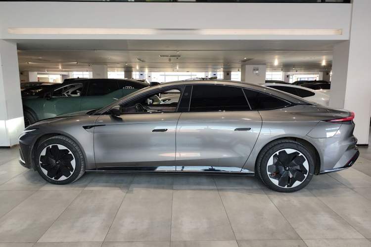 Used  L7 2022 Dynamic Model
