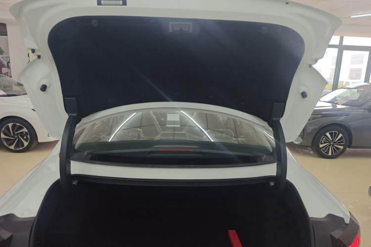 Used Changan Eado 2025 Blue Whale 1.5T 500Bar Flagship Model
