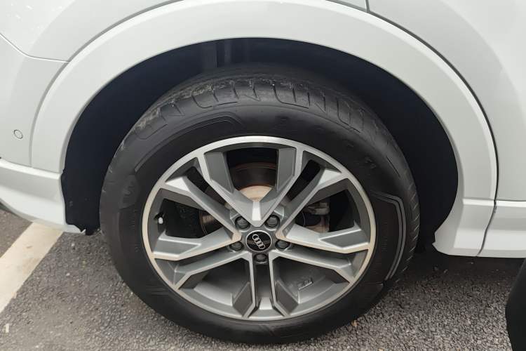 Used Audi Q3 2021 40 TFSI Fashion Dynamic Model
