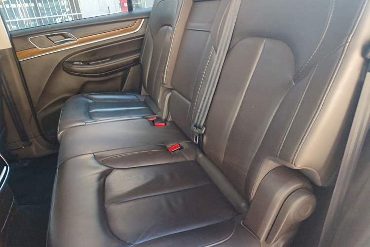 Used Roewe RX8 2019 30T Smart Connectivity Two-Wheel Drive Supreme Flagship Edition
