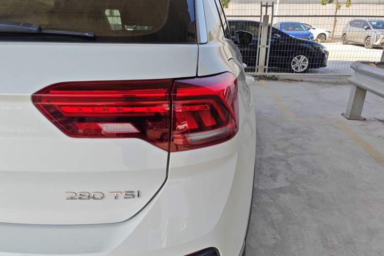 Used Volkswagen T-ROC 2021 280TSI DSG Two-Wheel Drive Comfort Connect Edition
