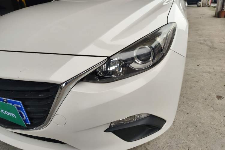 Used Mazda Mazda 3 Axela 2014 Sedan 1.5L Manual Comfort Model
