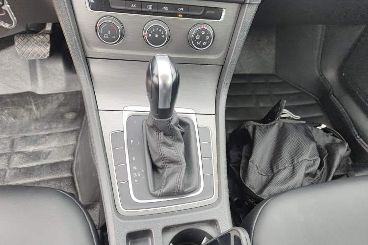 Used Volkswagen Golf 2015 1.4TSI Automatic Comfort Model
