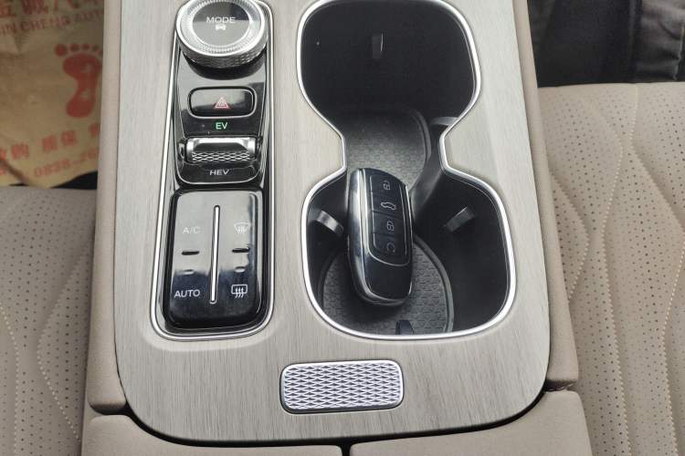 Used Chery Tiggo 8 PLUS C-DM 2025 1.5T 116 km Prestige Version 5 Seats
