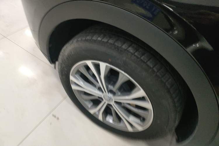 Used Buick Envision 2023 Encore Plus 652T Five-Seat All-Wheel-Drive Luxury Model