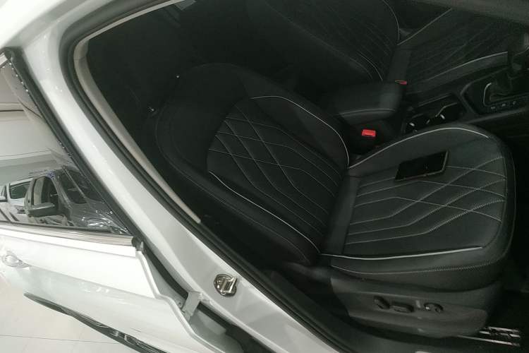 Used Volkswagen Tiguan L 2023 Restyled 330TSI Automatic Two-Wheel Drive R-Line Enhanced Comfort Version