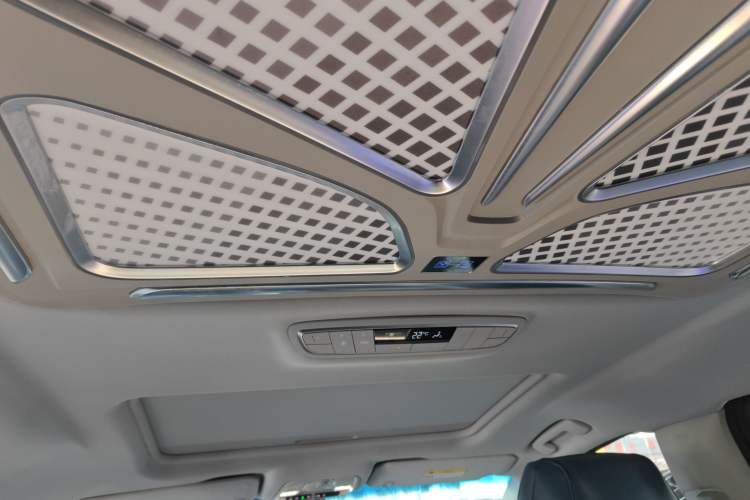 Used Buick GL8 2023 ES Lu Zun Deluxe and Yue Edition
