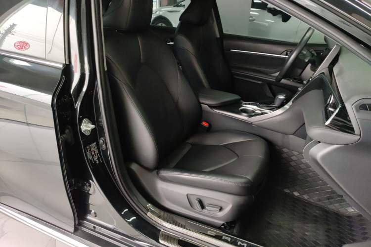 Used Toyota Camry 2023 2.0G Luxury Edition
