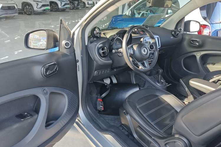 Used  fortwo 2018 0.9T 66 kW Hardtop Sharp Edition China V
