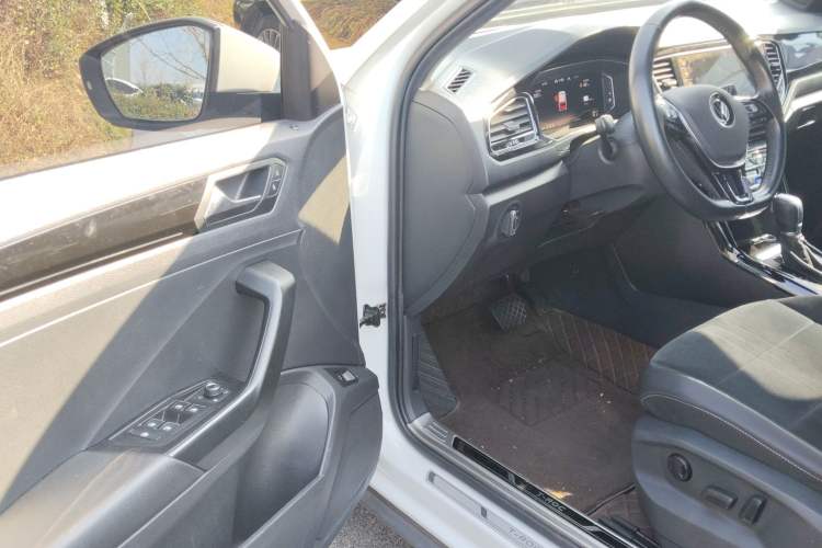 Used Volkswagen T-ROC 2021 280TSI DSG Two-Wheel Drive Luxury Smart Connectivity Version
