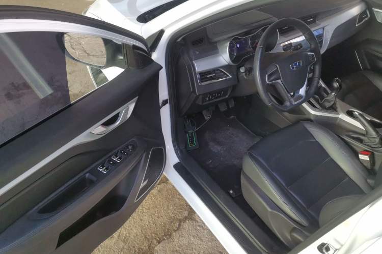 Used Geely Auto Vision 2019 Upgraded Model 1.5L Manual Luxury Version China VI Standard
