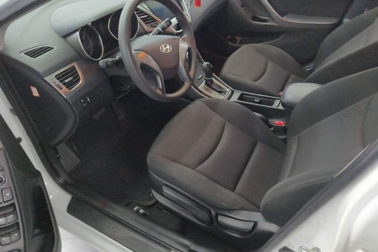 Used Hyundai Elantra 2015 1.6L Automatic Leading Model
