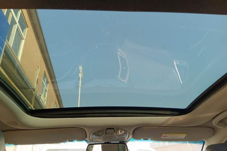 Used Hyundai Santa Fe 2015 2.4L Automatic All-Wheel Drive Smart Version 5 Seats