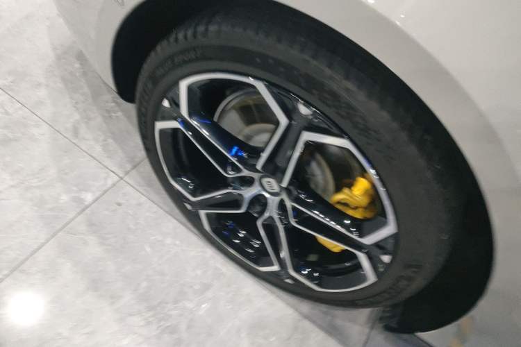 Used  SU7 2024 Rear-Drive Ultra-Long Range Advanced Pro-Level Intelligent Driving Version
