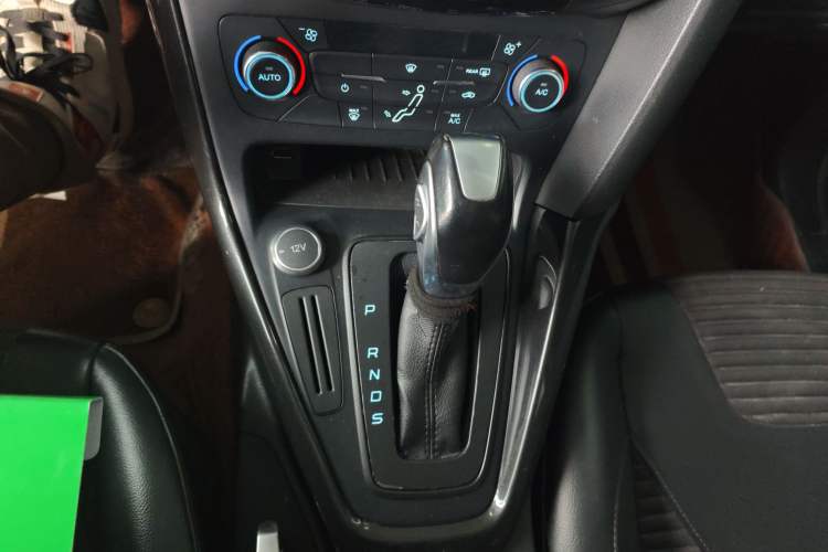 Used Ford Focus 2017 Sedan 1.6L Automatic Fashion Edition Smart Drive Version
