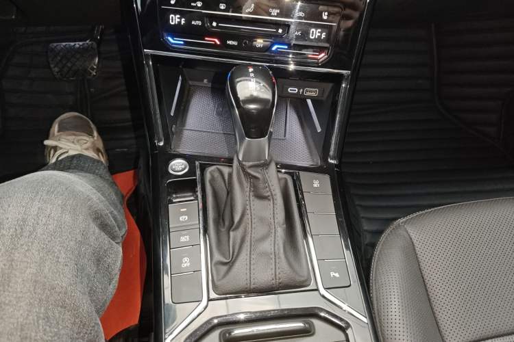 Used Volkswagen Passat 2020 330TSI Luxury Edition China VI
