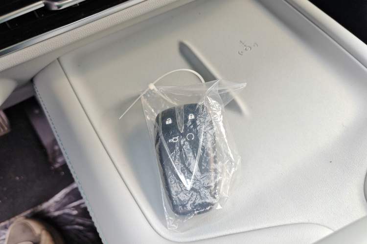 Used Changan UNI-Z New Energy 2024 Blue Whale Smart Electric iDD 125km Beyond Edition
