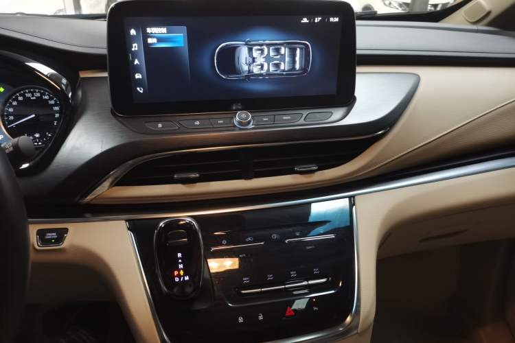 Used Buick GL8 2023 Facelifted Land Cruiser Executive Luxury Version