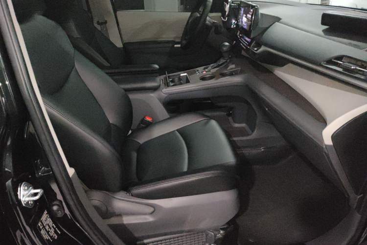 Used Toyota Sienna 2024 2.5L Hybrid Comfort Edition
