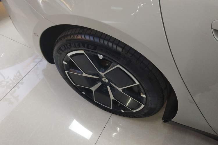 Used  SU7 2024 Rear-Drive Long-Range Intelligent Driving Version
