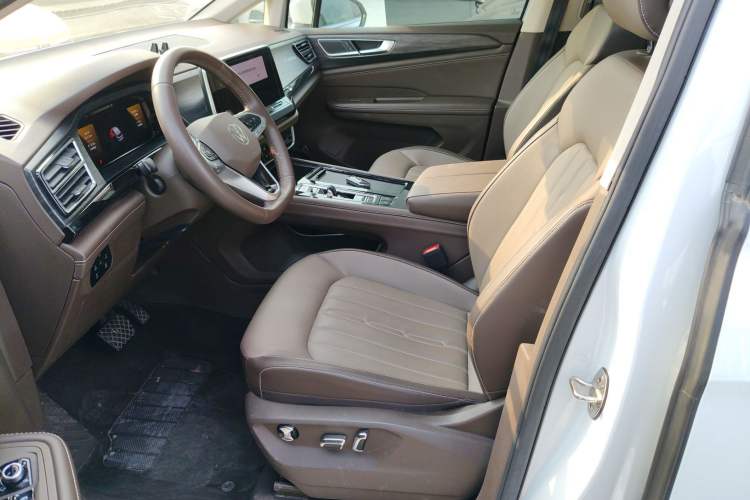 Used Volkswagen Viloran 2024 330TSI Luxury Edition
