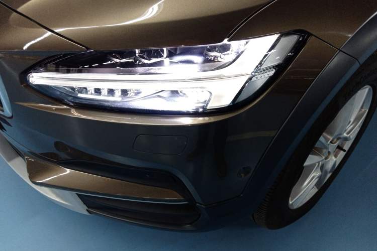 Used Volvo V90 2017 Cross Country T5 AWD Smart Range Edition
