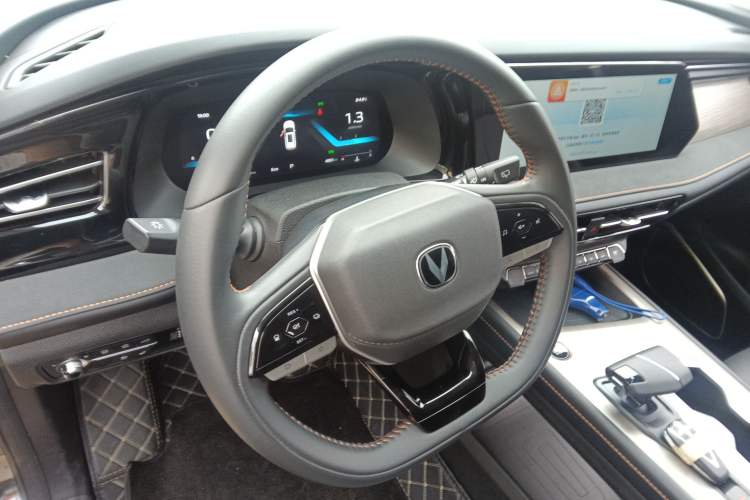 Used Changan X7 PLUS 2024 1.5T Automatic Luxury 7-Seater
