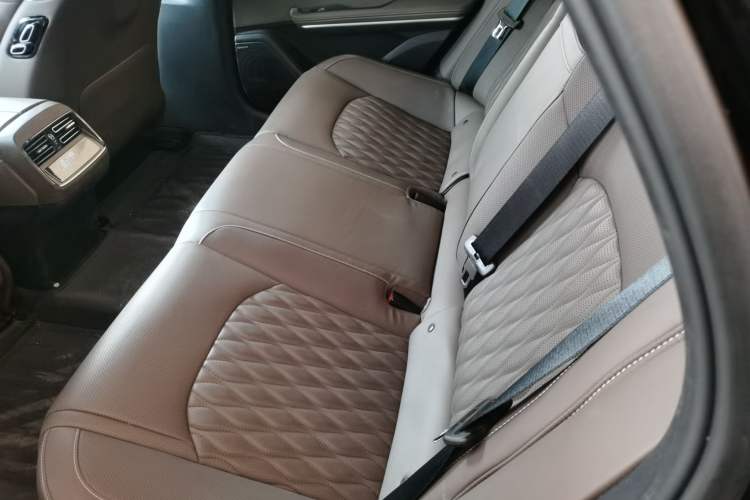 Used BYD Han 2024 EV Glory Edition 605KM Front-Wheel-Drive Premium Model
