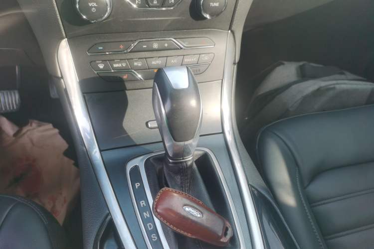 Used Ford Edge 2017 EcoBoost 245 Two-Wheel-Drive Sporty 7-Seater
